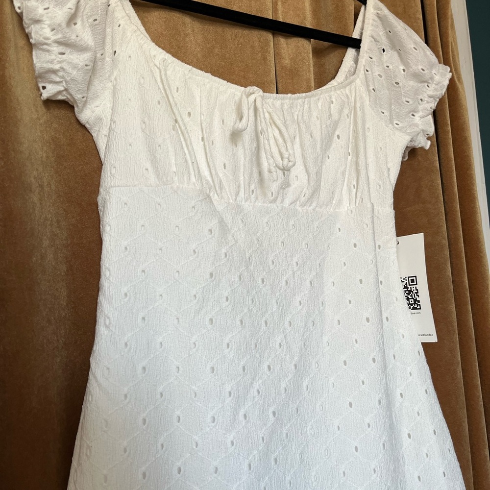 Emerald Sundae Brand New Off The Shoulder White Dress - Picture 2 of 4
